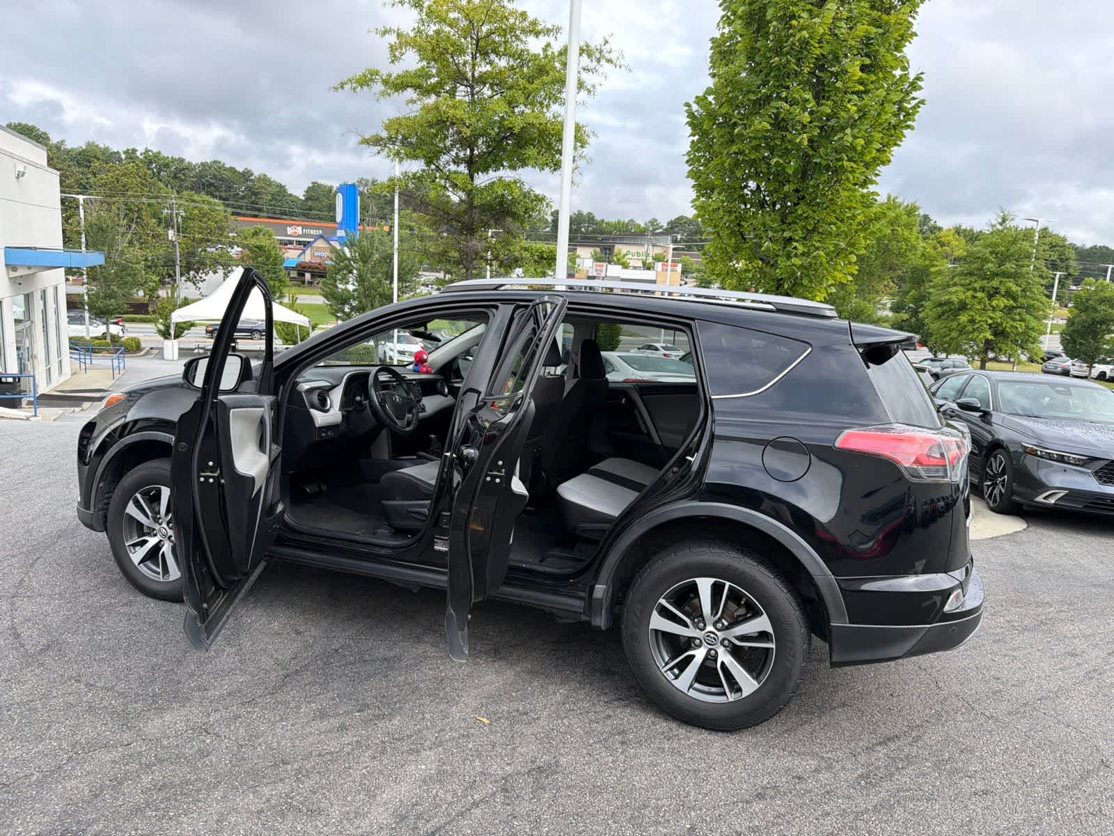 Thumbnail: 2018 Toyota RAV4 - 20