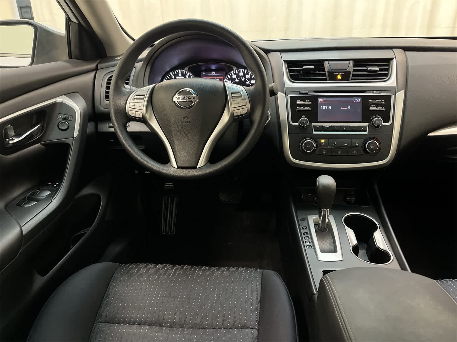 Thumbnail: 2017 Nissan Altima - 17