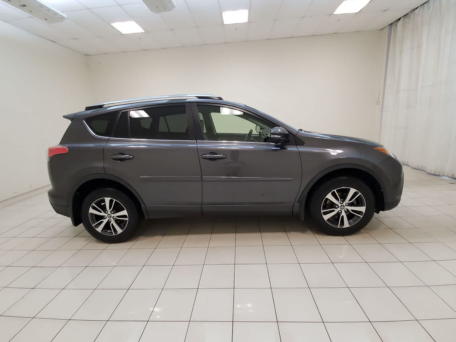 Thumbnail: 2018 Toyota RAV4 - 25