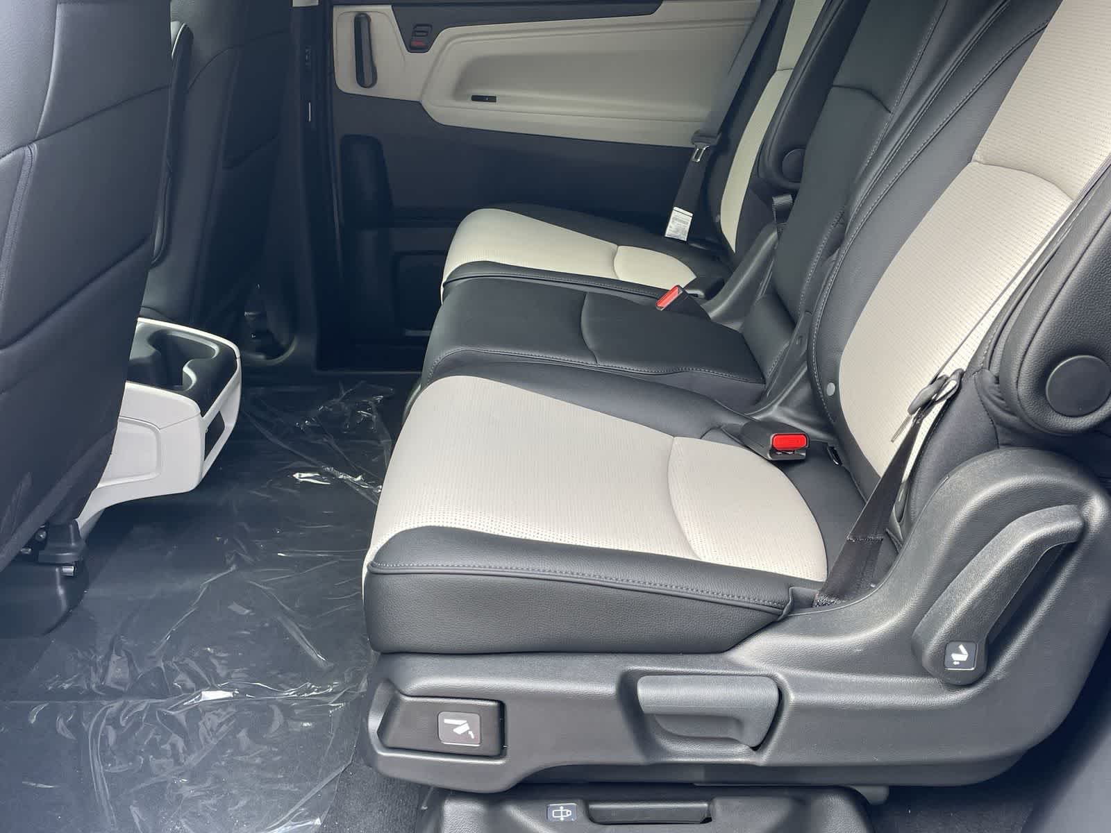Thumbnail: 2026 Honda Odyssey - 10