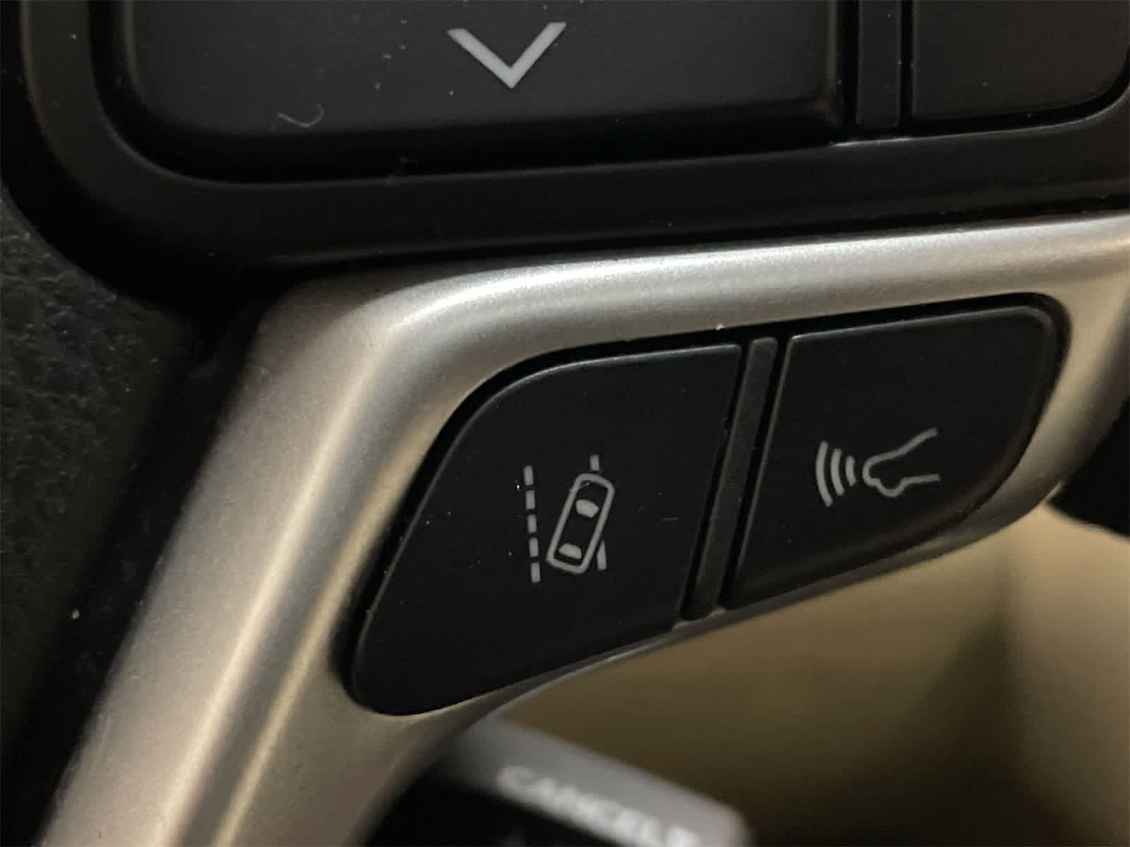 Thumbnail: 2017 Toyota Highlander - 36