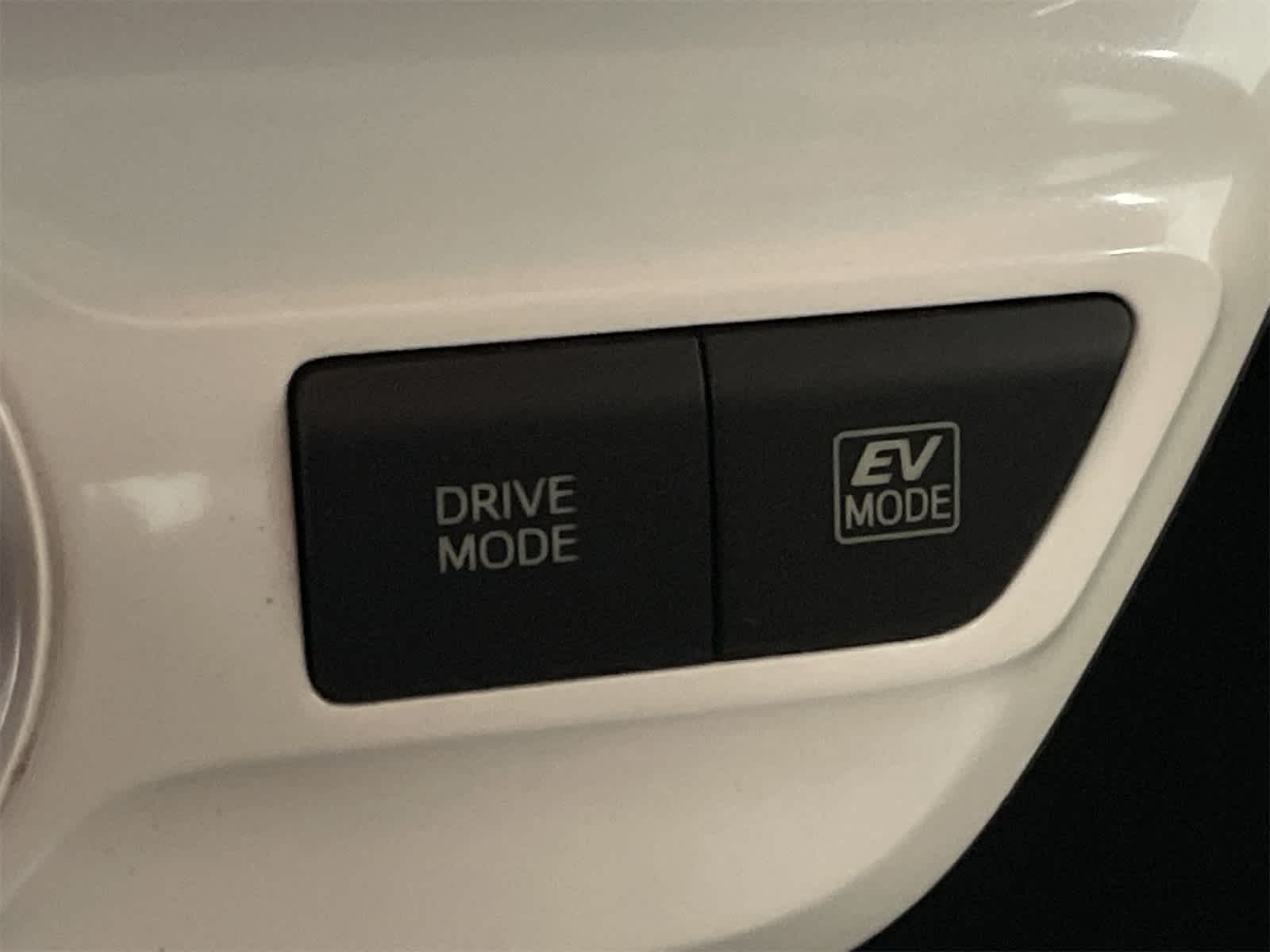 Thumbnail: 2016 Toyota Prius - 27