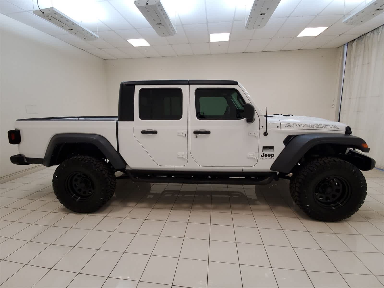 Thumbnail: 2023 Jeep Gladiator - 23