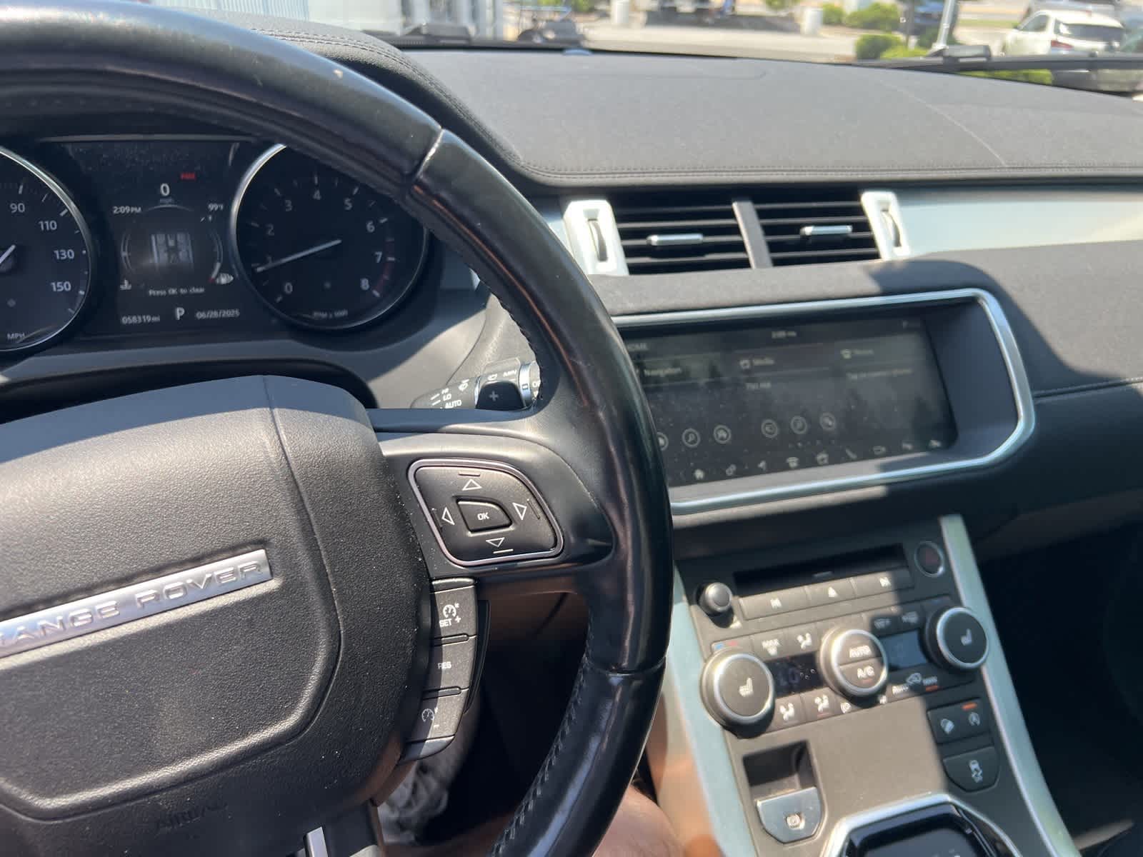 Thumbnail: 2017 Land Rover Range Rover Evoque - 21