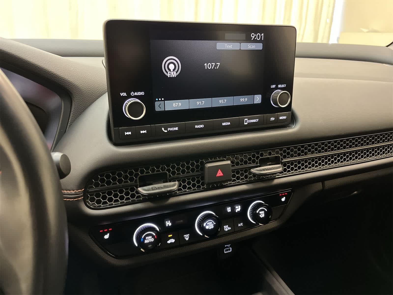 Thumbnail: 2025 Honda HR-V - 4