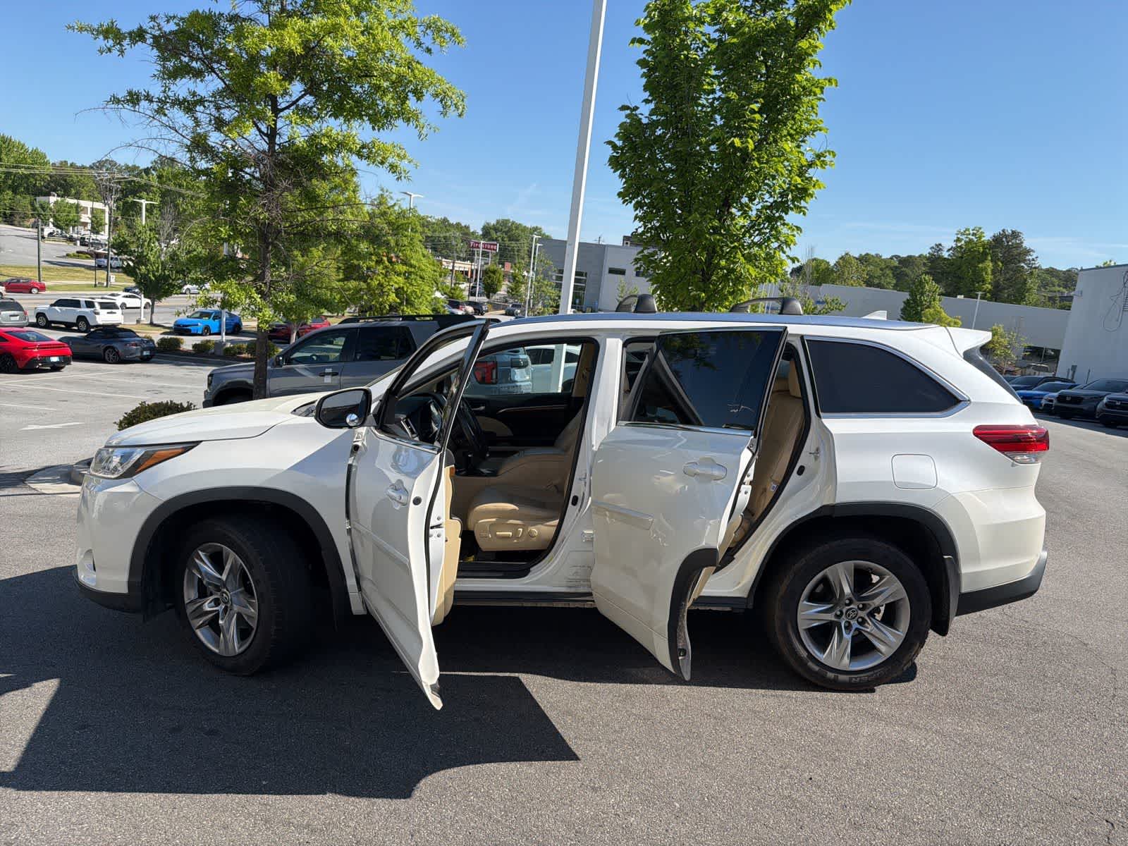 Thumbnail: 2017 Toyota Highlander - 17