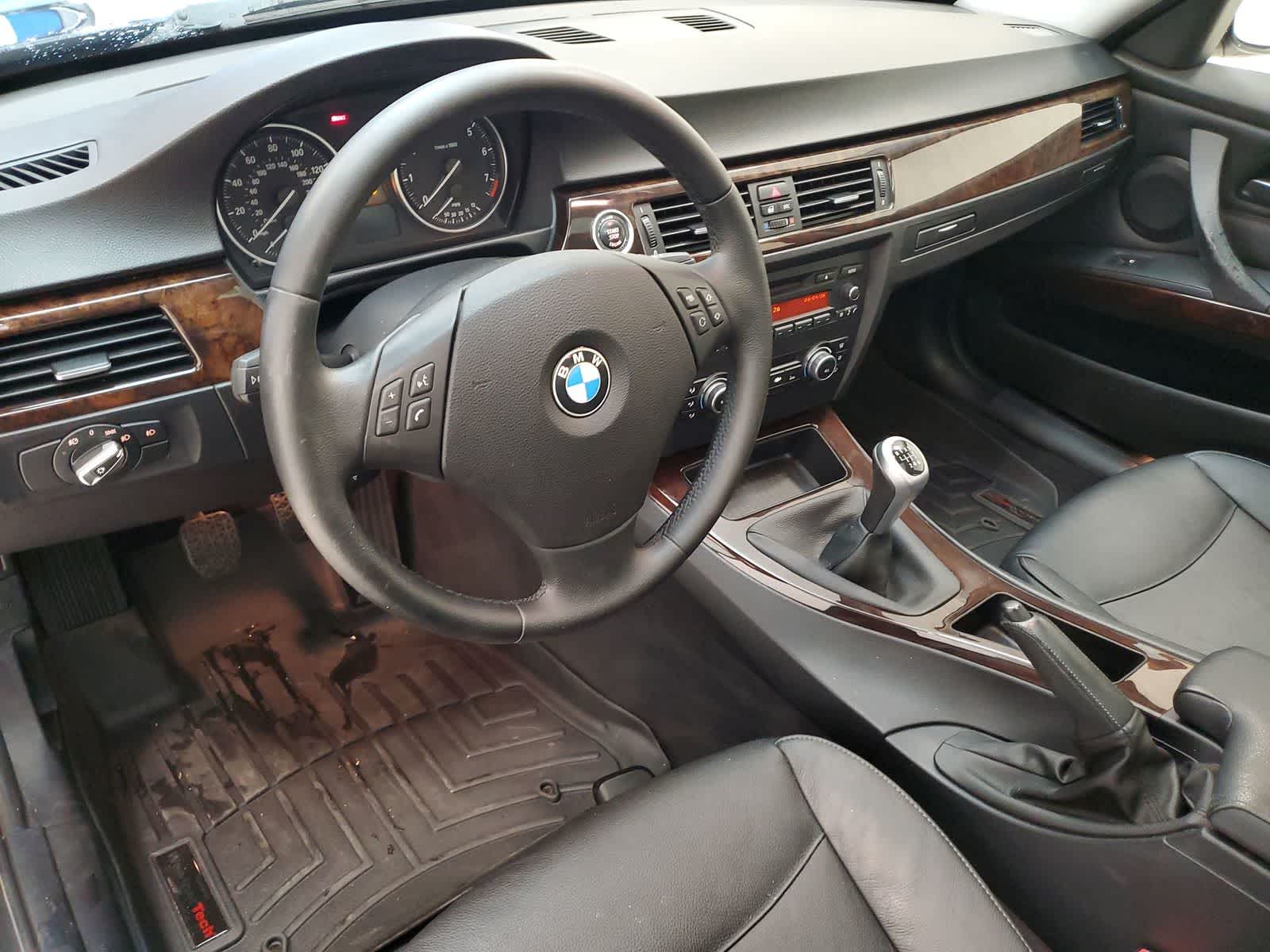 Thumbnail: 2011 BMW 3 Series - 16