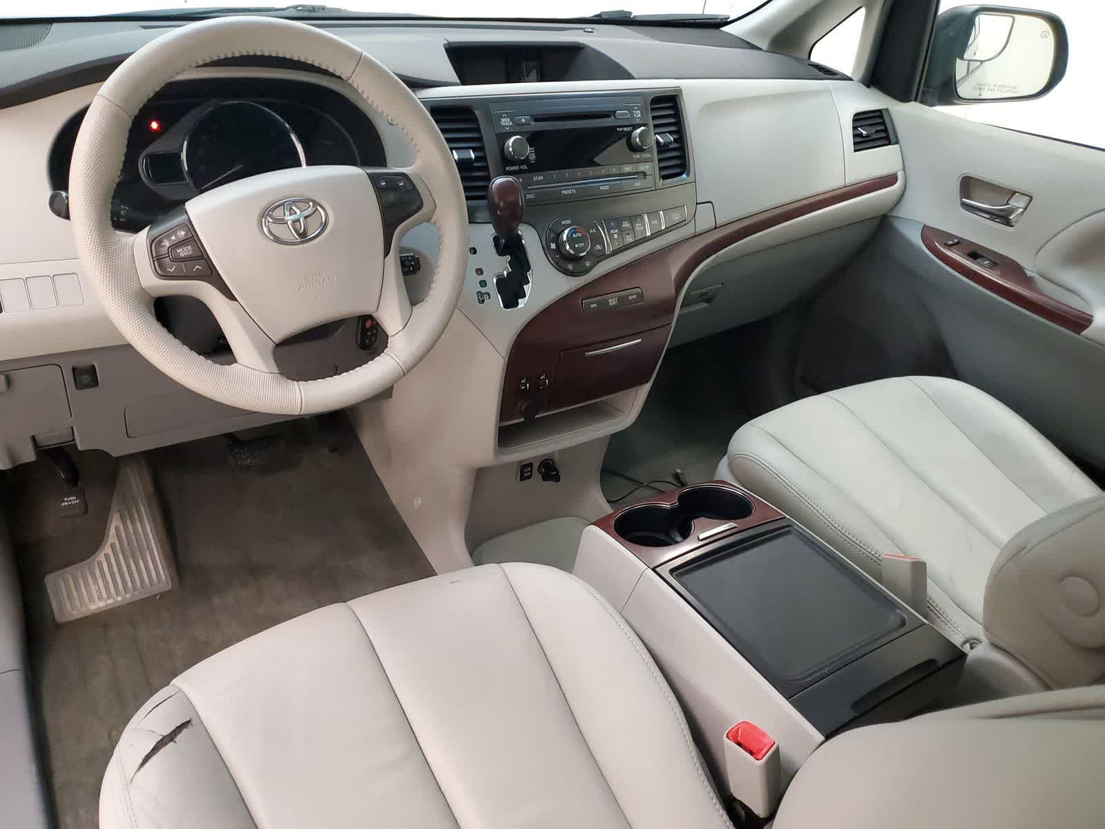 Thumbnail: 2013 Toyota Sienna - 18