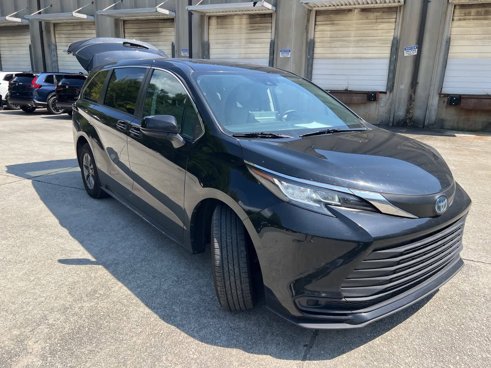 Thumbnail: 2023 Toyota Sienna - 12