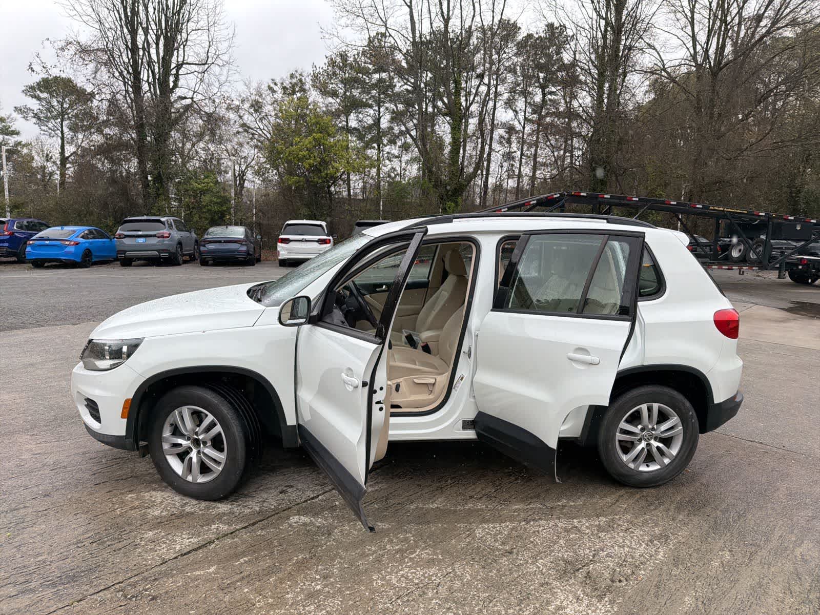 Thumbnail: 2016 Volkswagen Tiguan - 17