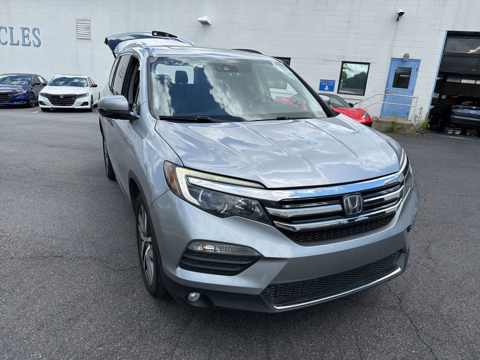 Thumbnail: 2016 Honda Pilot - 14