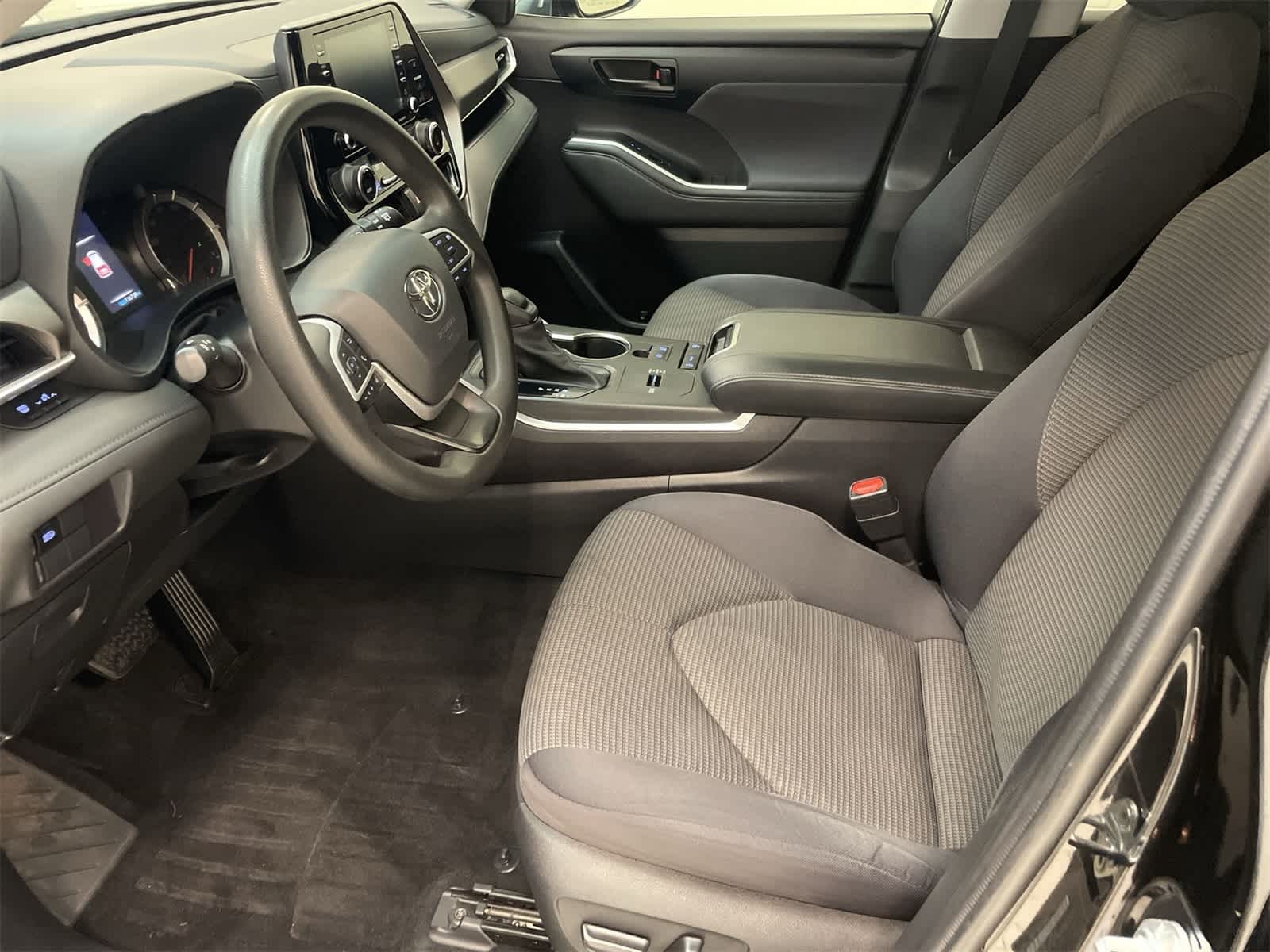 Thumbnail: 2022 Toyota Highlander - 16