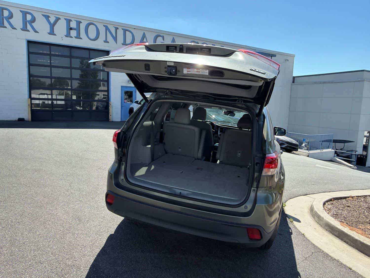 Thumbnail: 2019 Toyota Highlander - 11