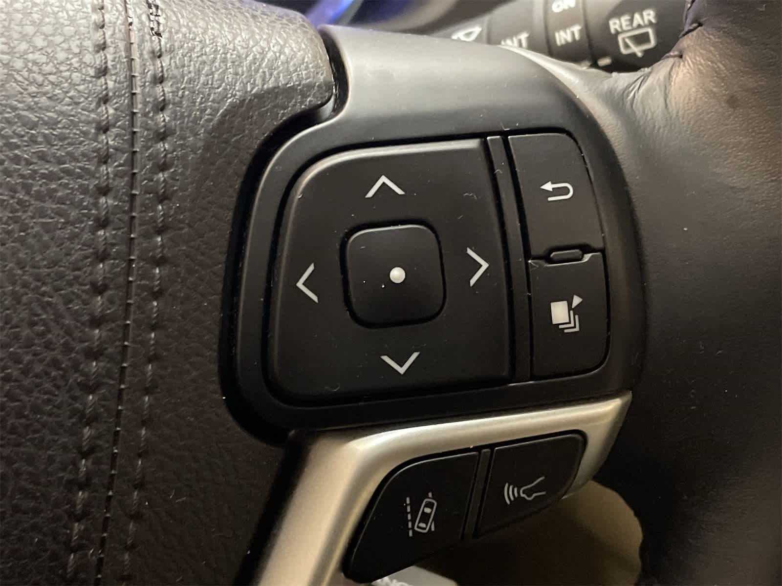 Thumbnail: 2017 Toyota Highlander - 14