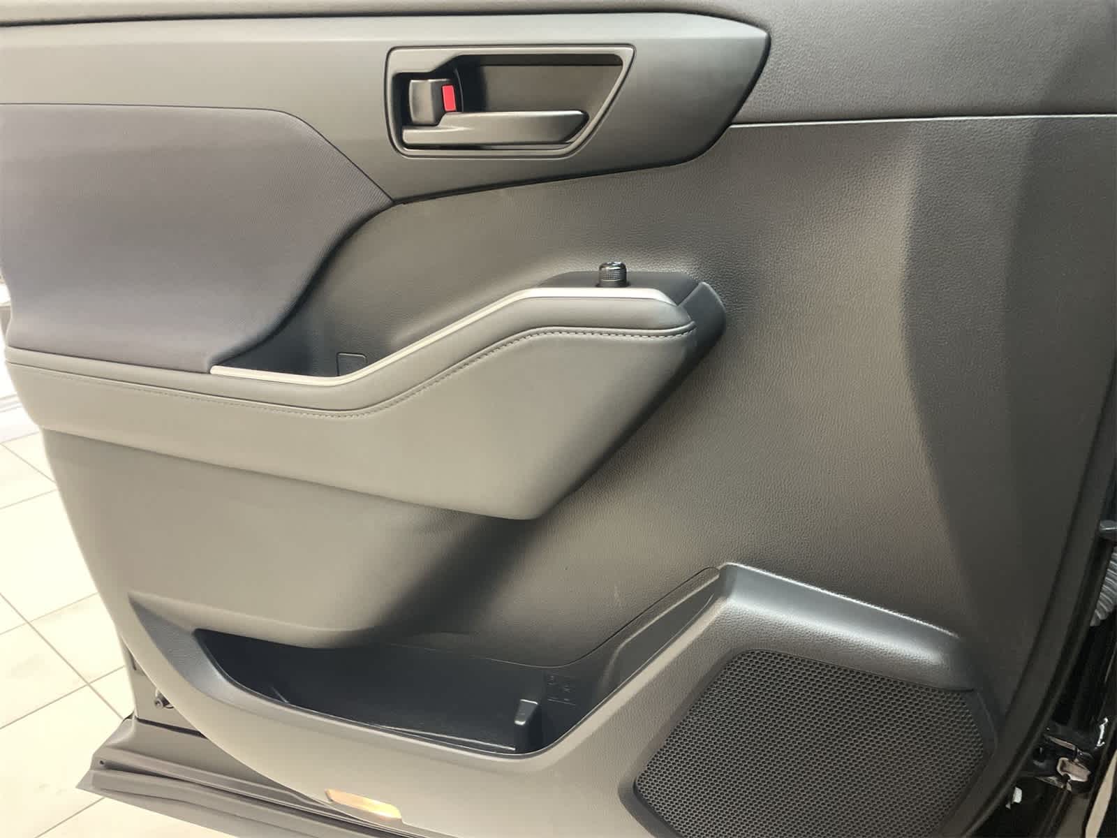 Thumbnail: 2022 Toyota Highlander - 14