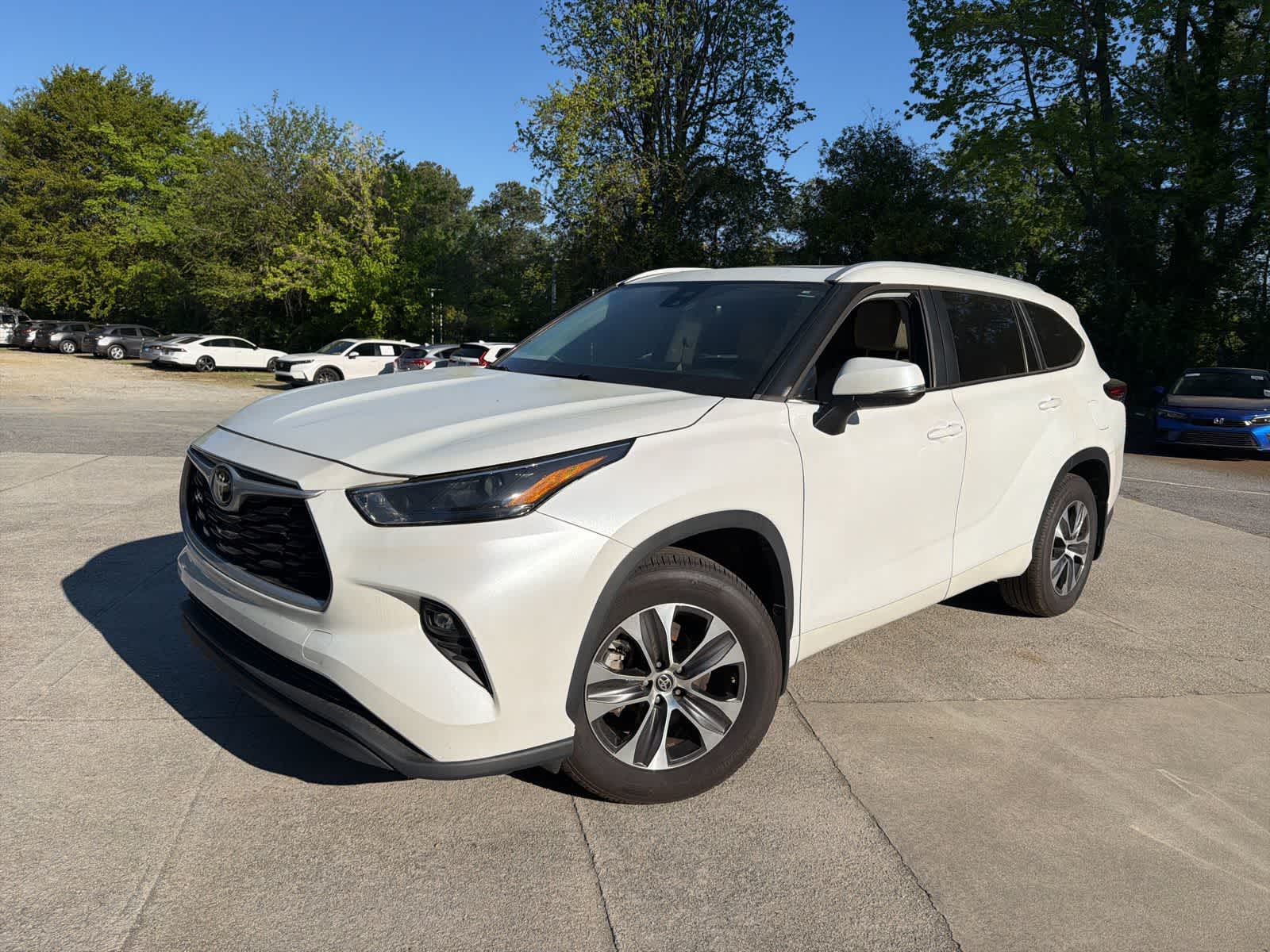 Thumbnail: 2023 Toyota Highlander - 5