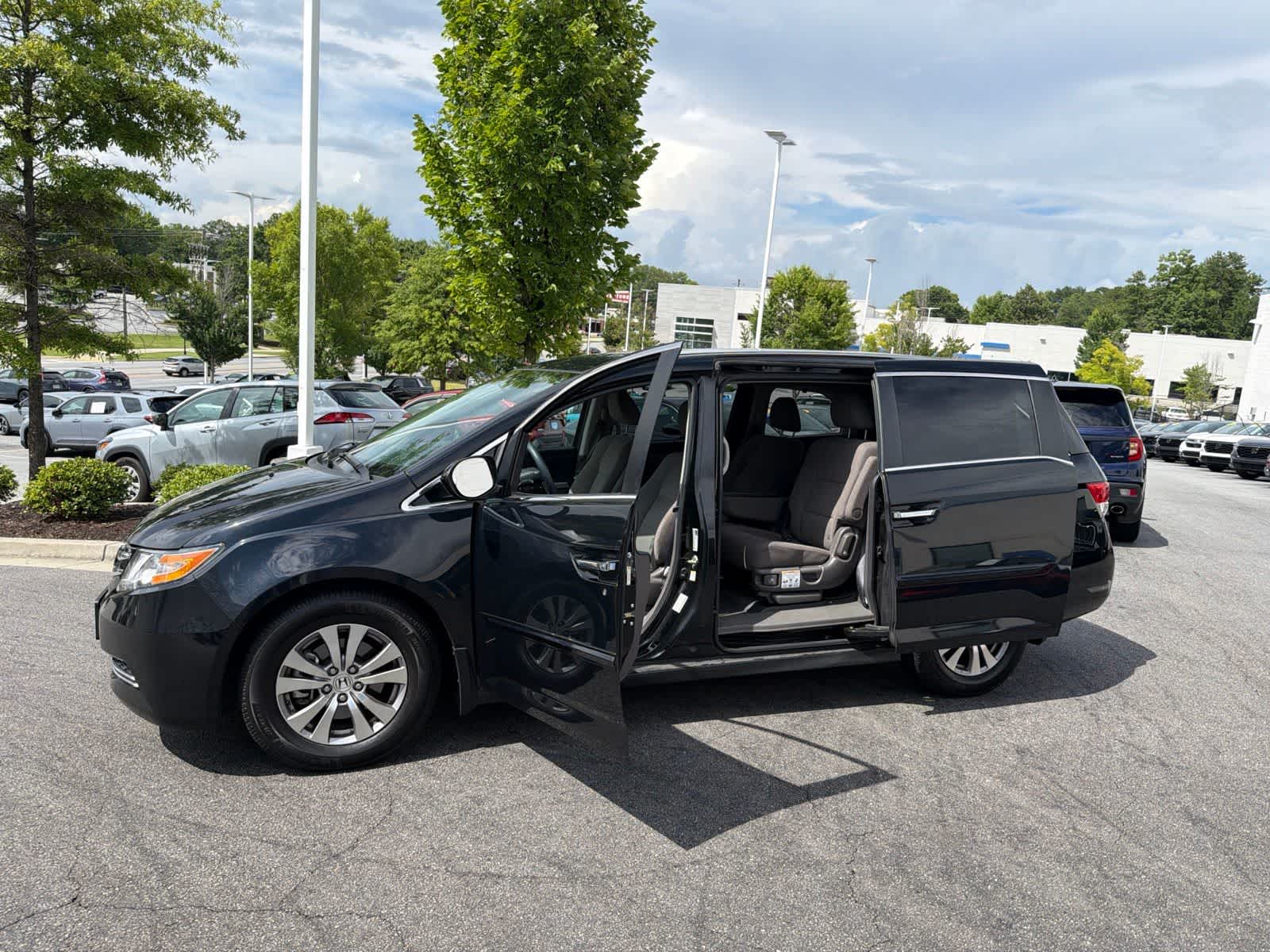 Thumbnail: 2016 Honda Odyssey - 17