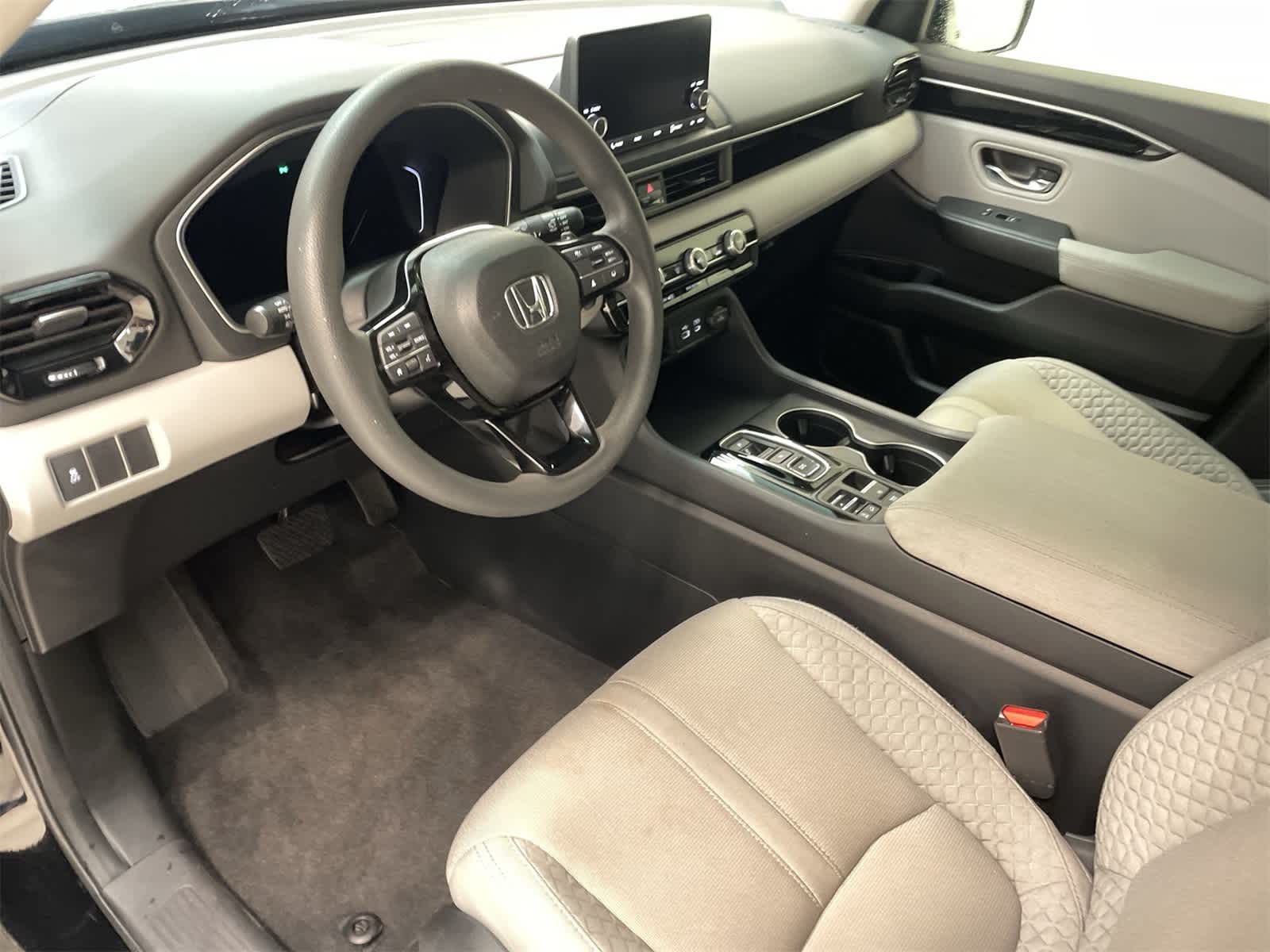2023 Honda Pilot LX 2