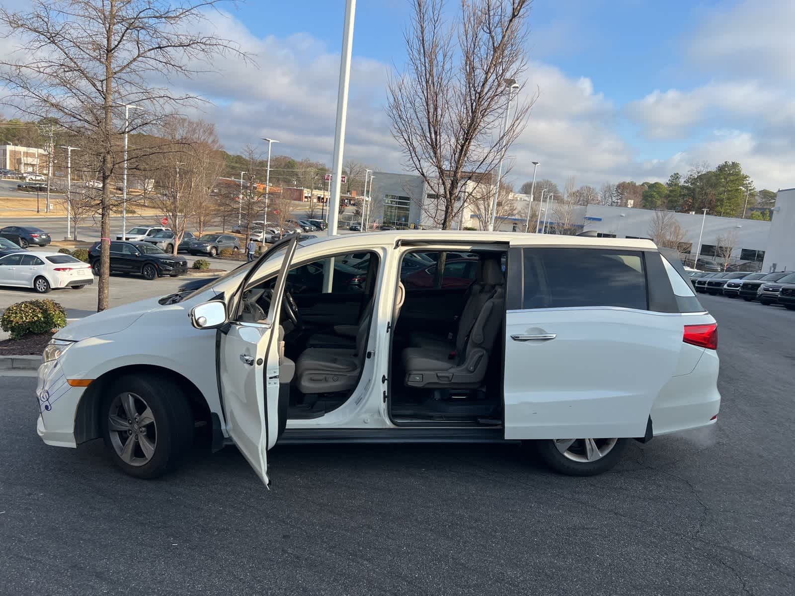 Thumbnail: 2018 Honda Odyssey - 17