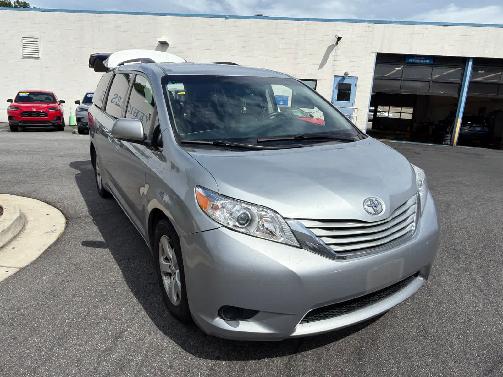 Thumbnail: 2016 Toyota Sienna - 13