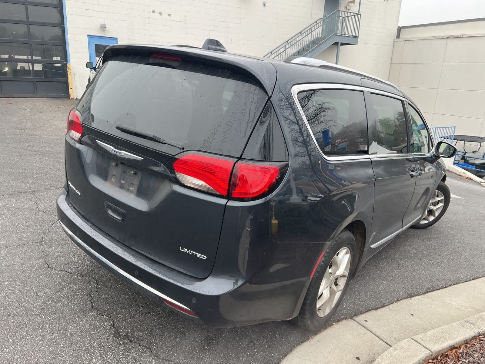 Thumbnail: 2020 Chrysler Pacifica - 10