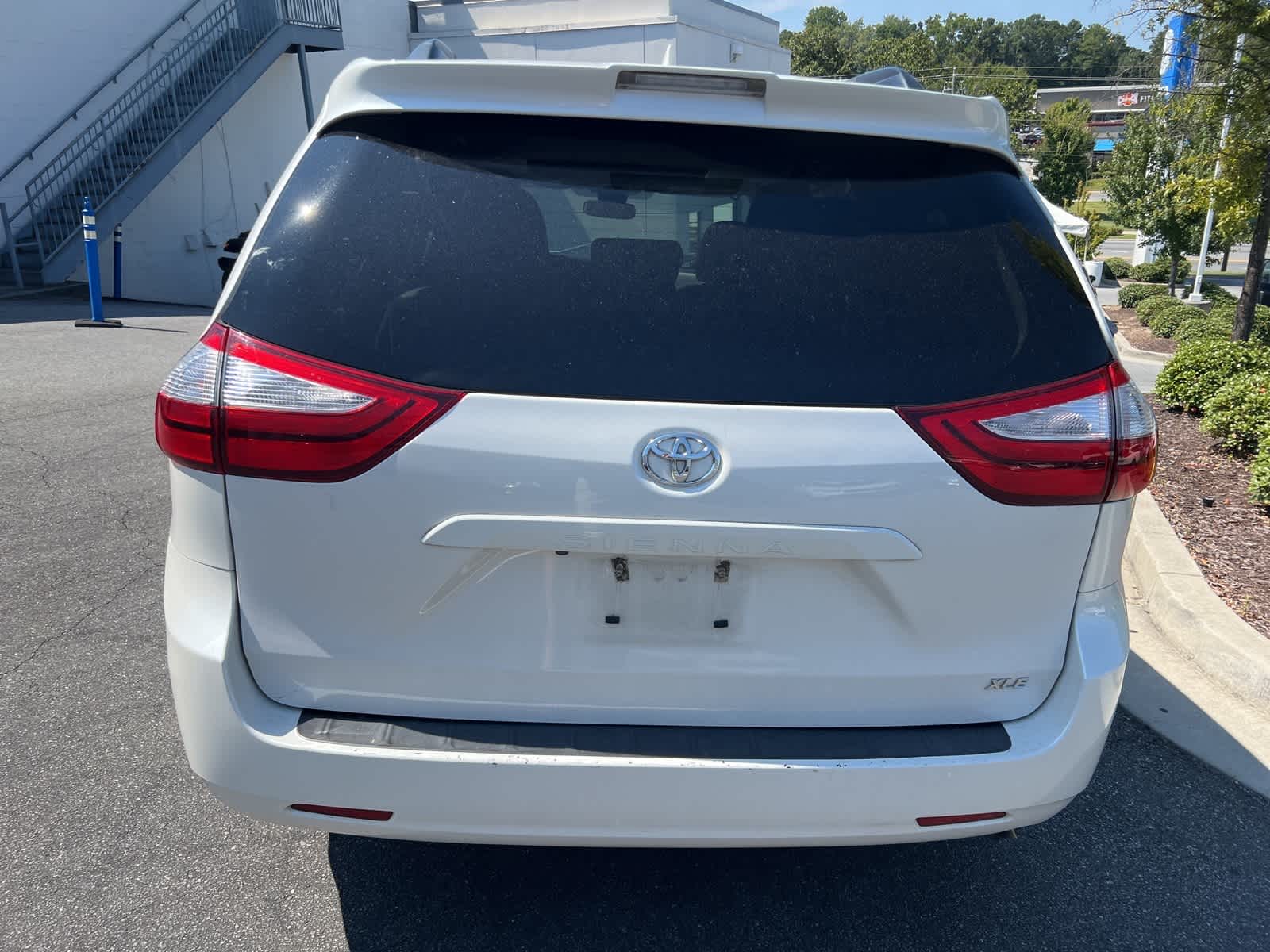 Thumbnail: 2019 Toyota Sienna - 9