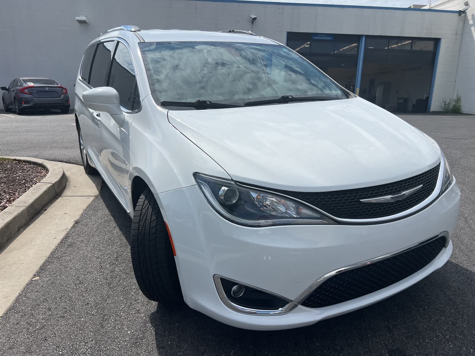Thumbnail: 2019 Chrysler Pacifica - 12