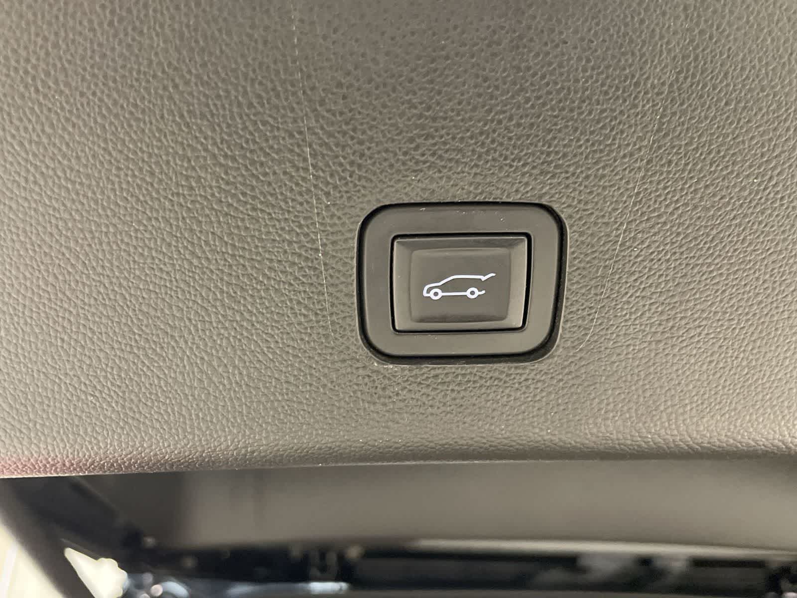 Thumbnail: 2019 Chevrolet Traverse - 23