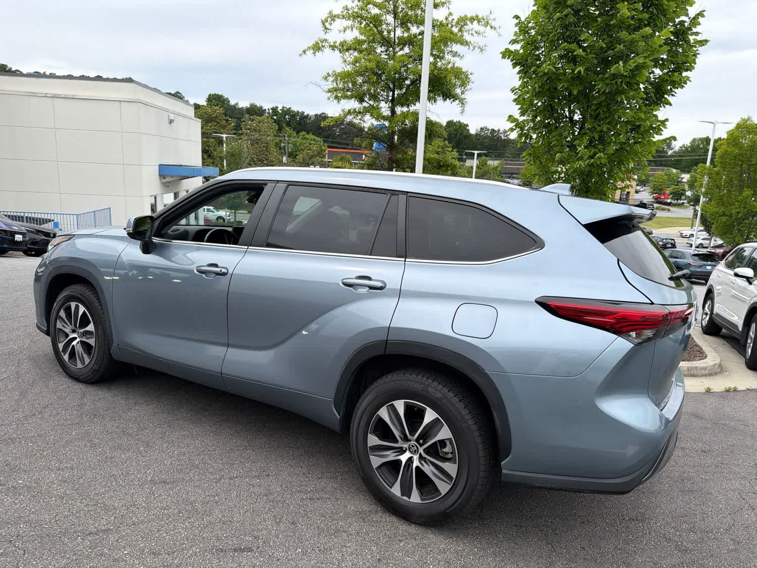 Thumbnail: 2023 Toyota Highlander - 7