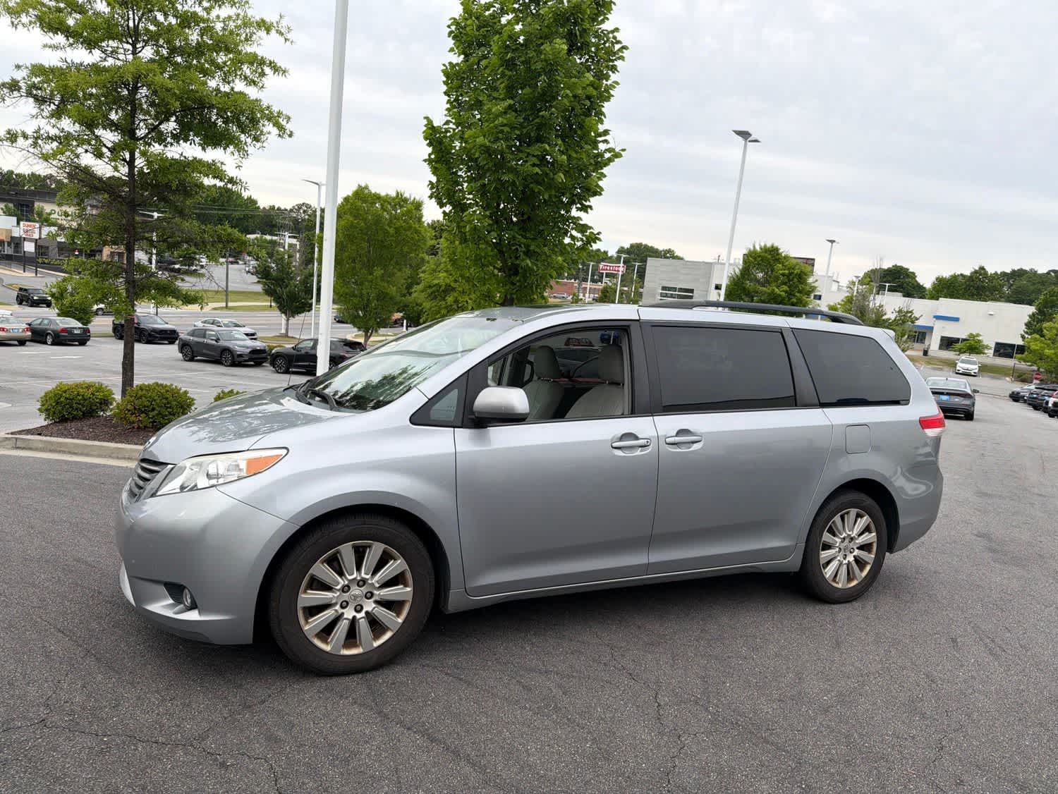 Thumbnail: 2013 Toyota Sienna - 5