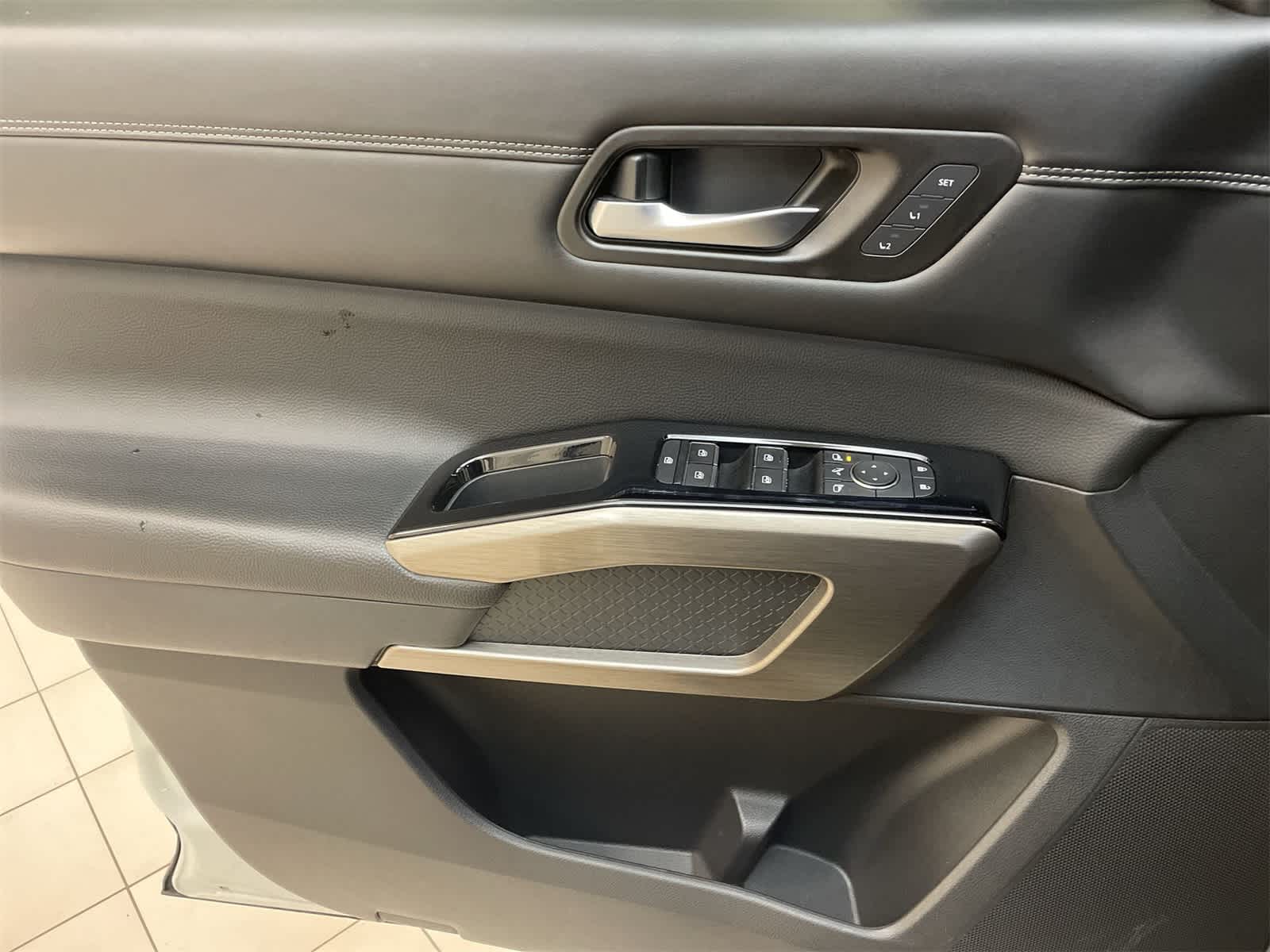 Thumbnail: 2023 Nissan Pathfinder - 17