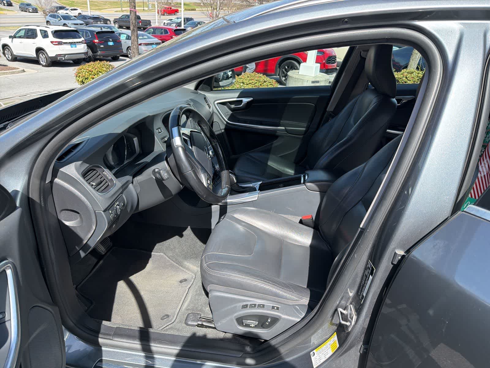 Thumbnail: 2017 Volvo V60 - 16