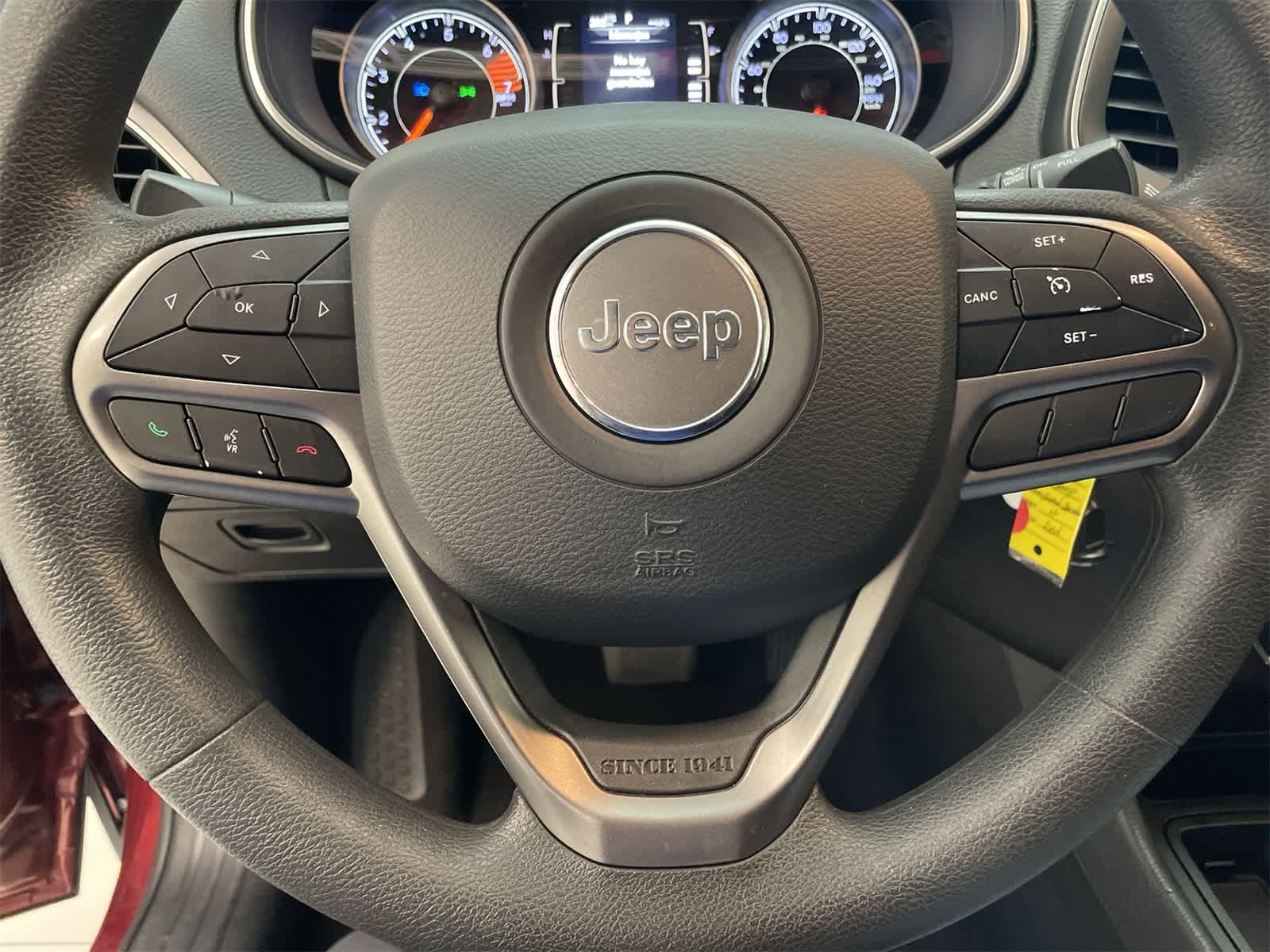 Thumbnail: 2020 Jeep Cherokee - 8