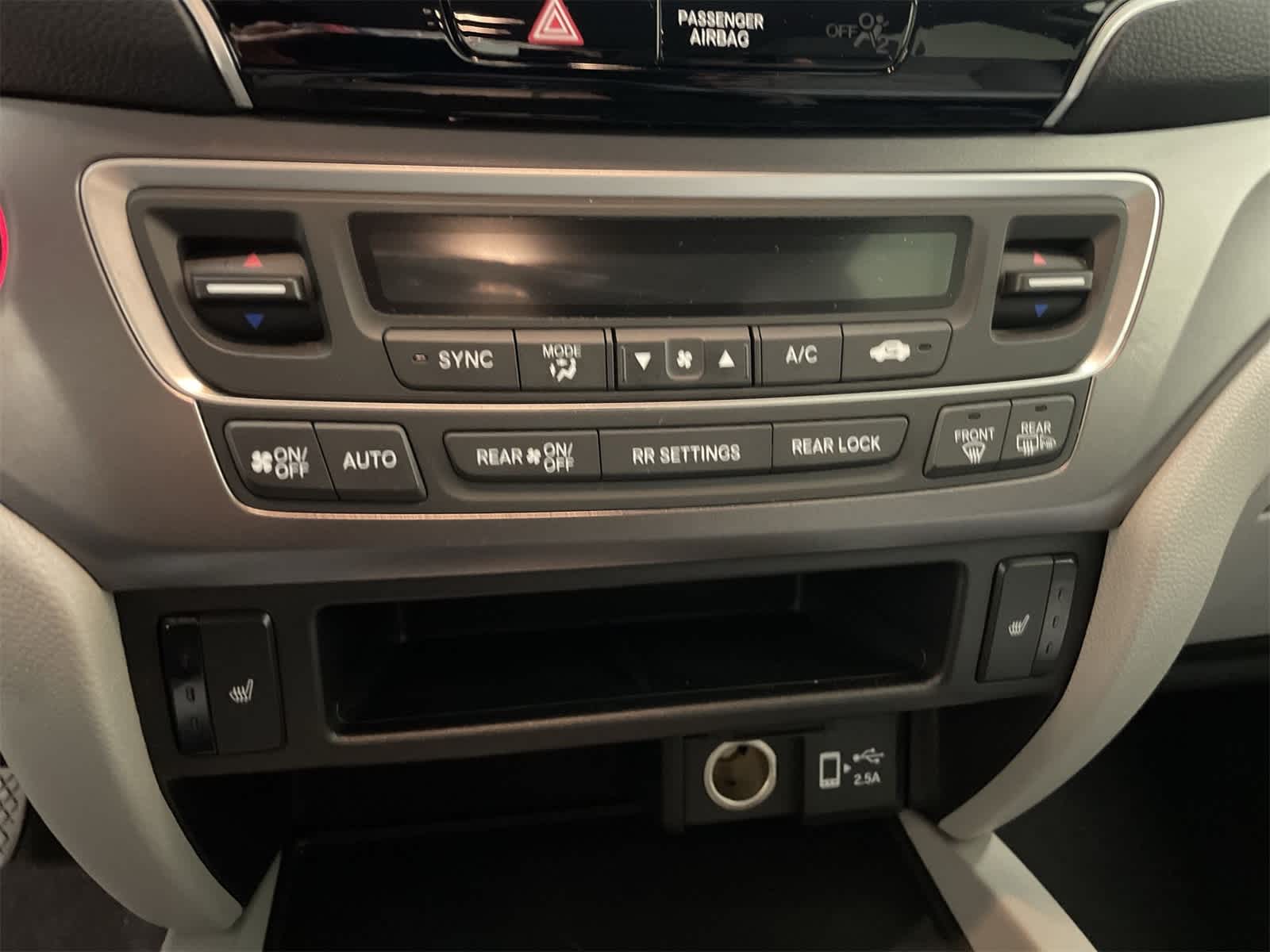Thumbnail: 2019 Honda Pilot - 32