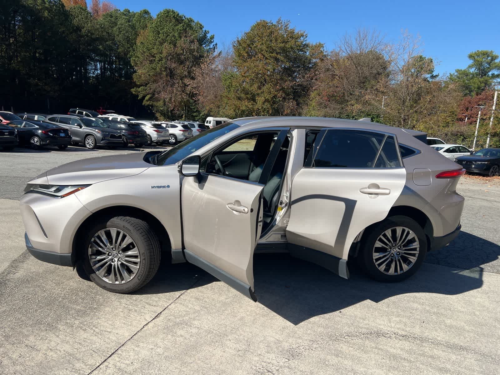 Thumbnail: 2021 Toyota Venza - 17