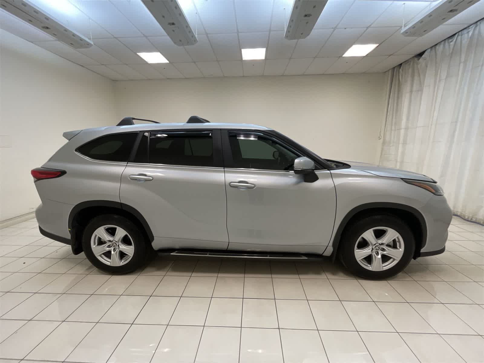 Thumbnail: 2023 Toyota Highlander - 25