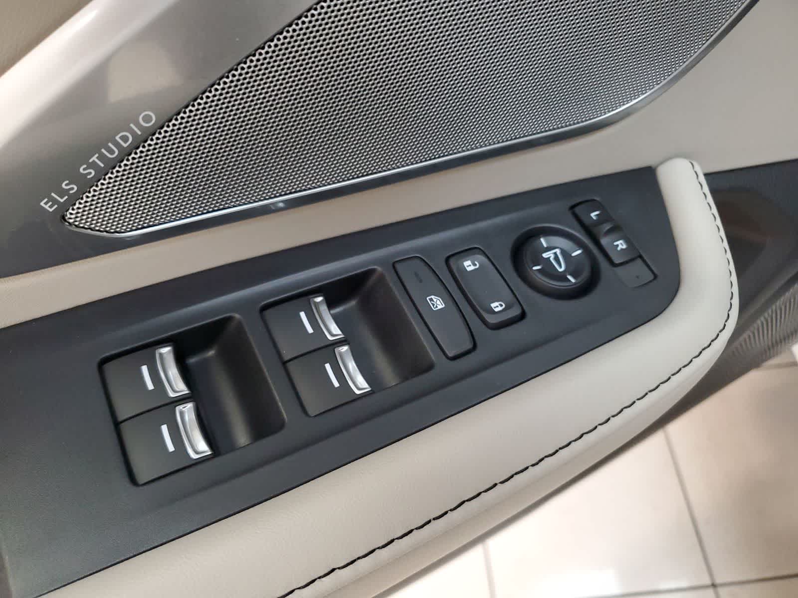 Thumbnail: 2025 Acura RDX - 17