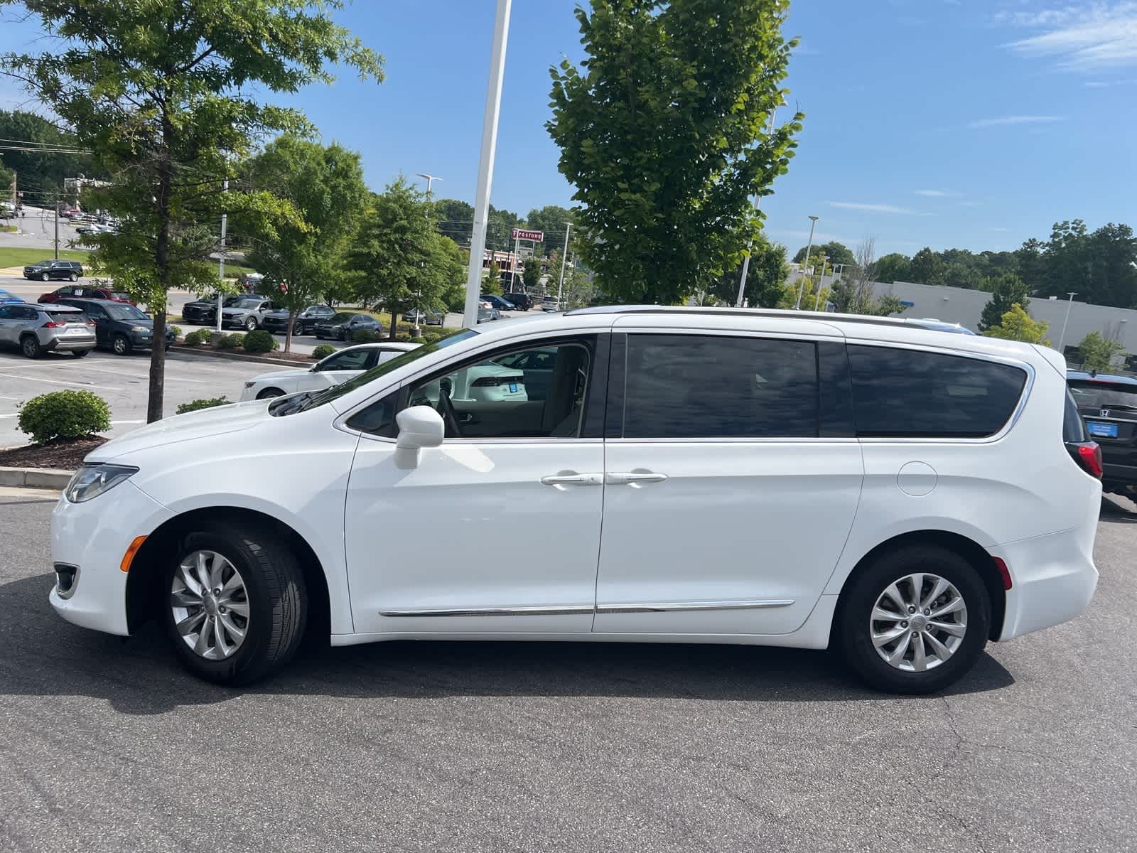 Thumbnail: 2019 Chrysler Pacifica - 5