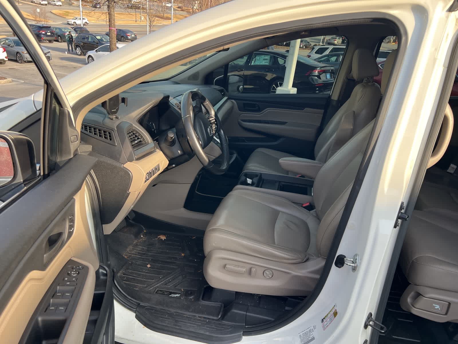 Thumbnail: 2018 Honda Odyssey - 15