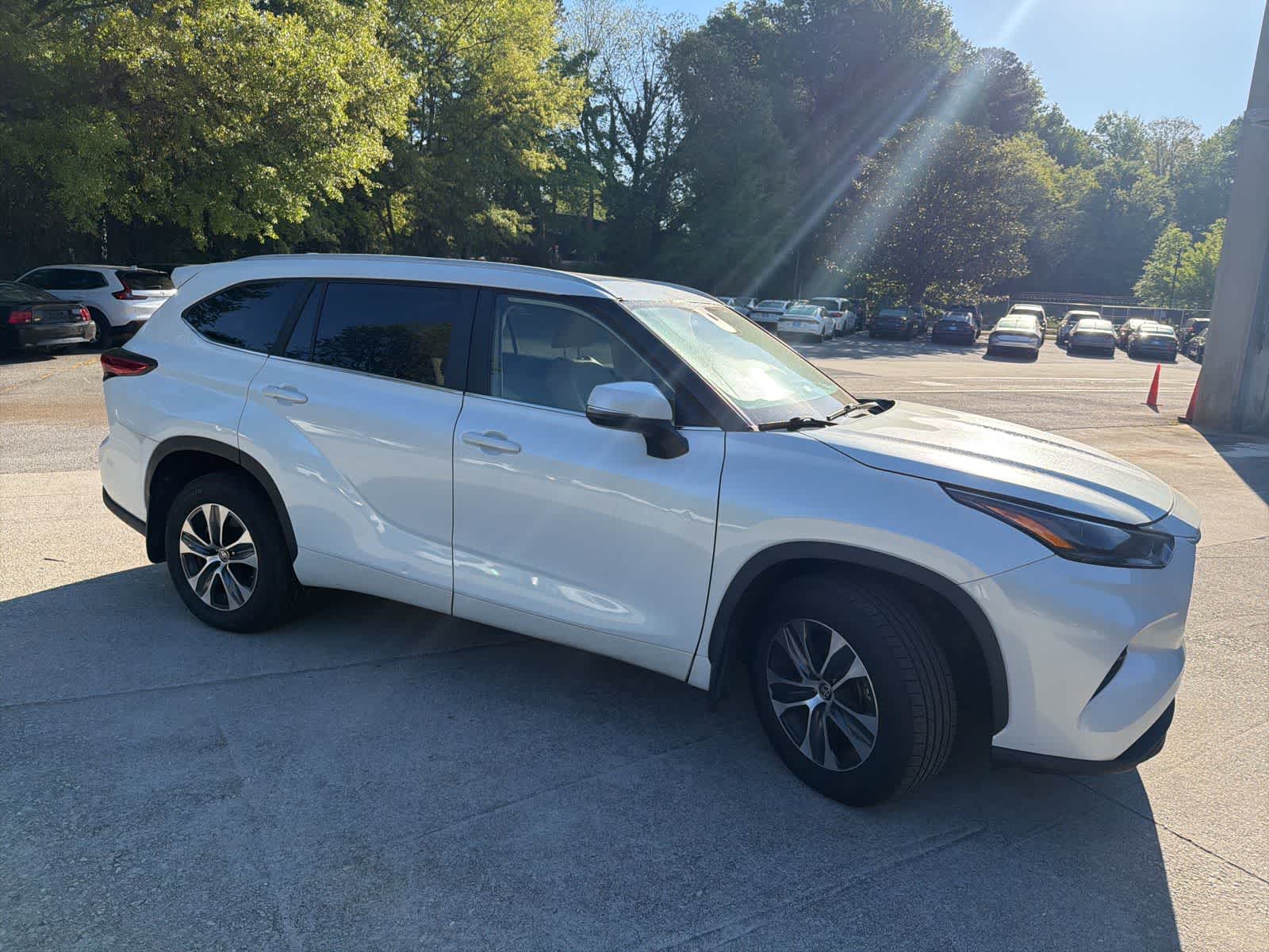 Thumbnail: 2023 Toyota Highlander - 13