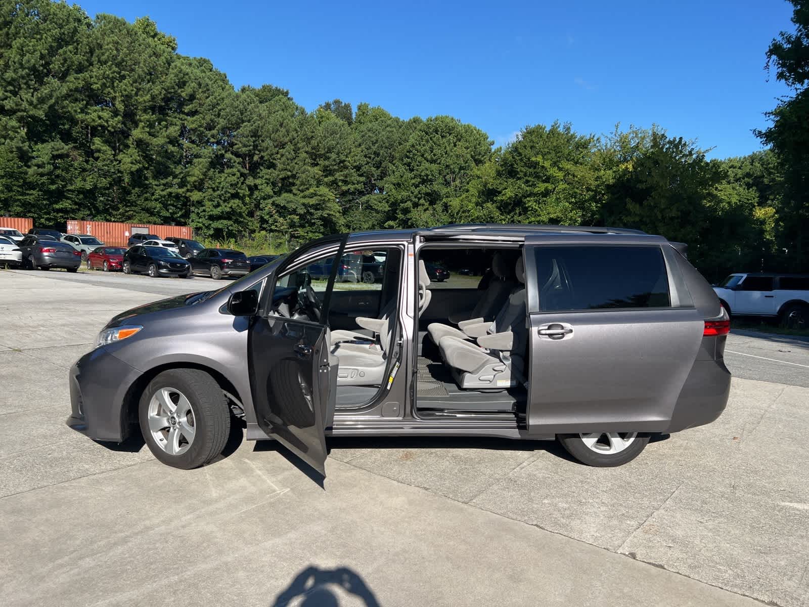Thumbnail: 2020 Toyota Sienna - 17