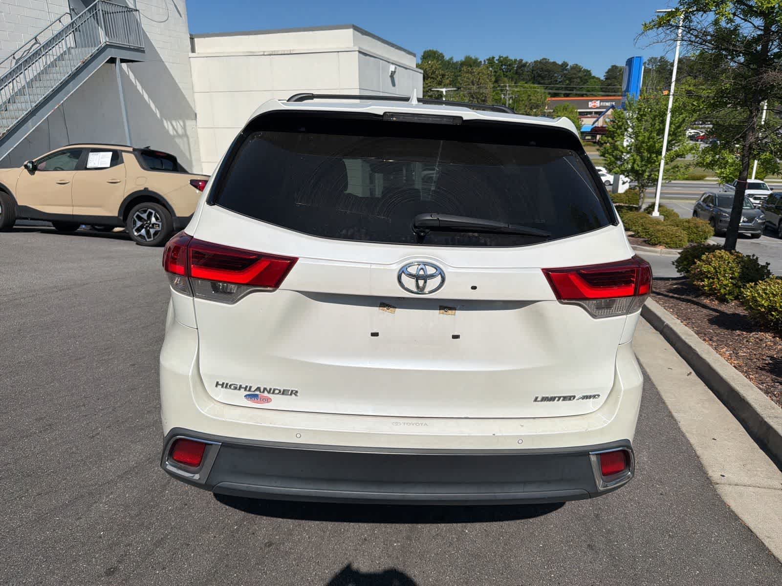 Thumbnail: 2017 Toyota Highlander - 9