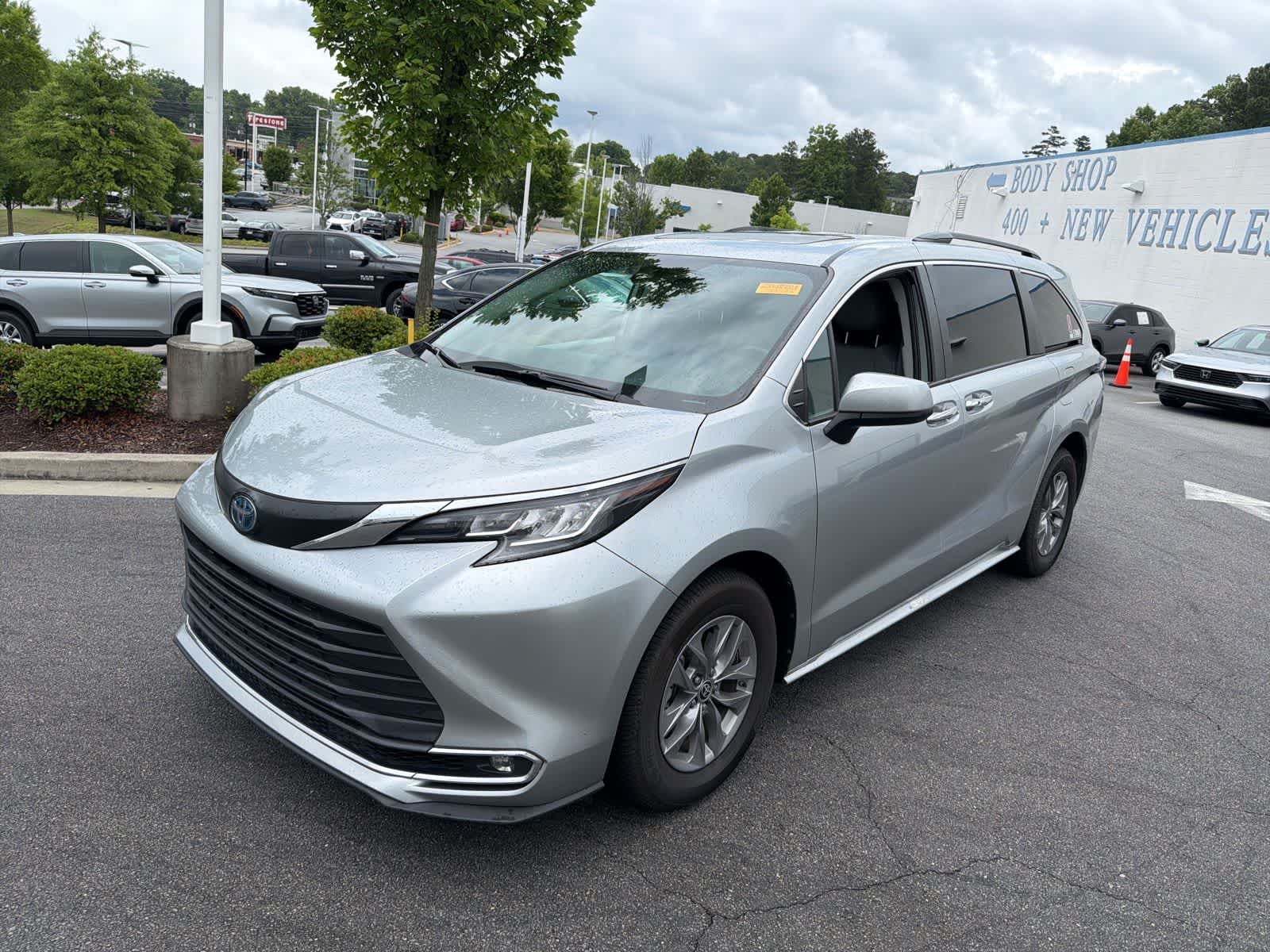 Thumbnail: 2023 Toyota Sienna - 3