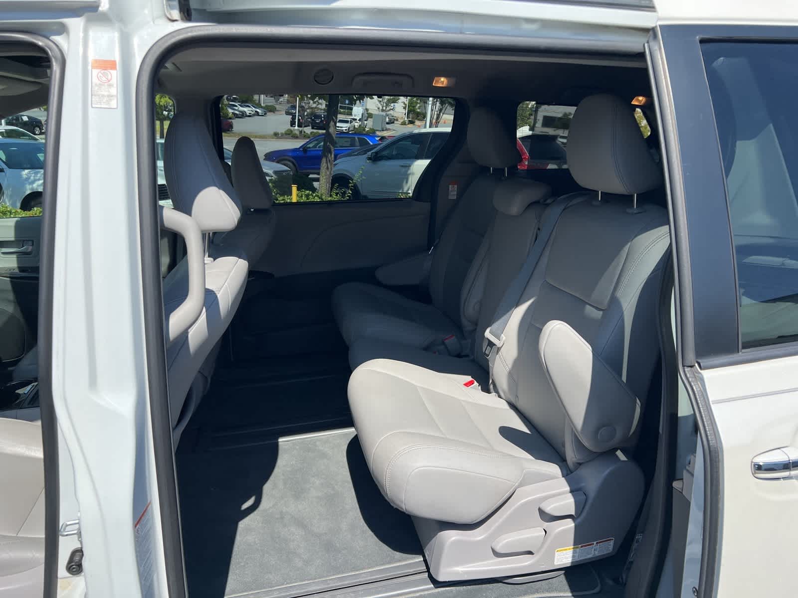 Thumbnail: 2019 Toyota Sienna - 17