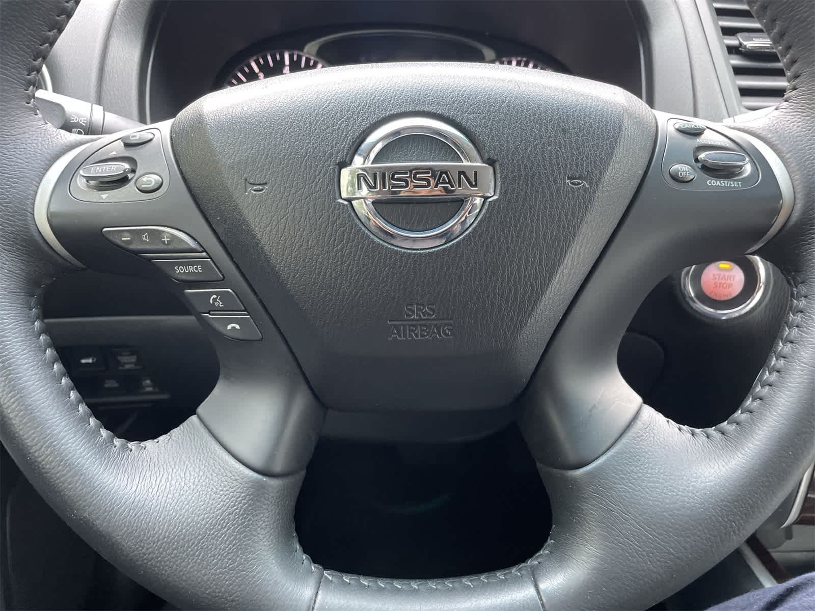 Thumbnail: 2014 Nissan Pathfinder - 10