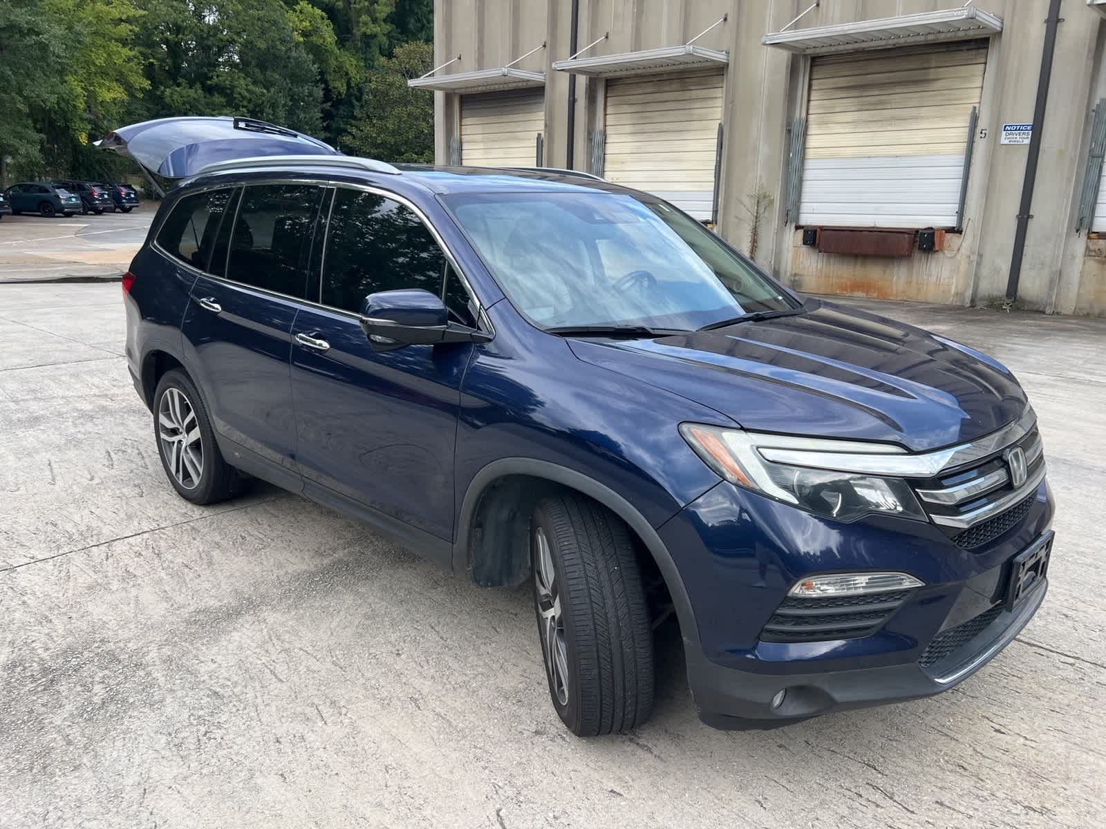 Thumbnail: 2017 Honda Pilot - 12