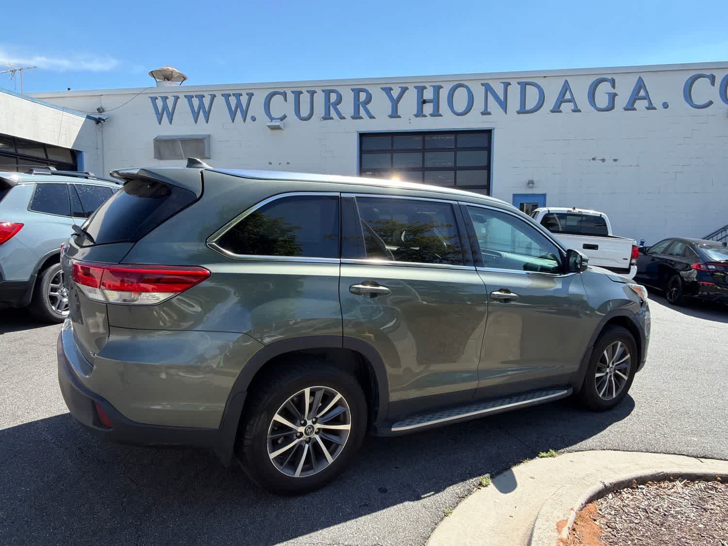 Thumbnail: 2019 Toyota Highlander - 10