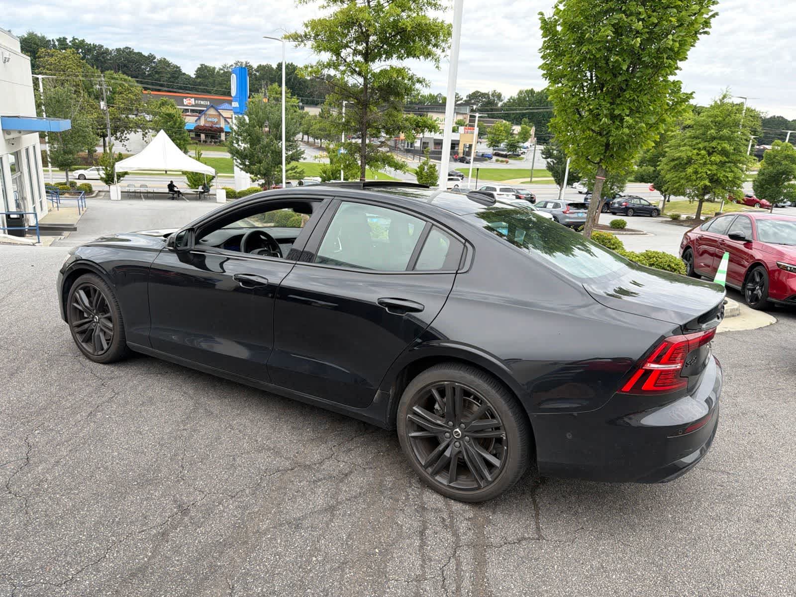Thumbnail: 2024 Volvo S60 - 8