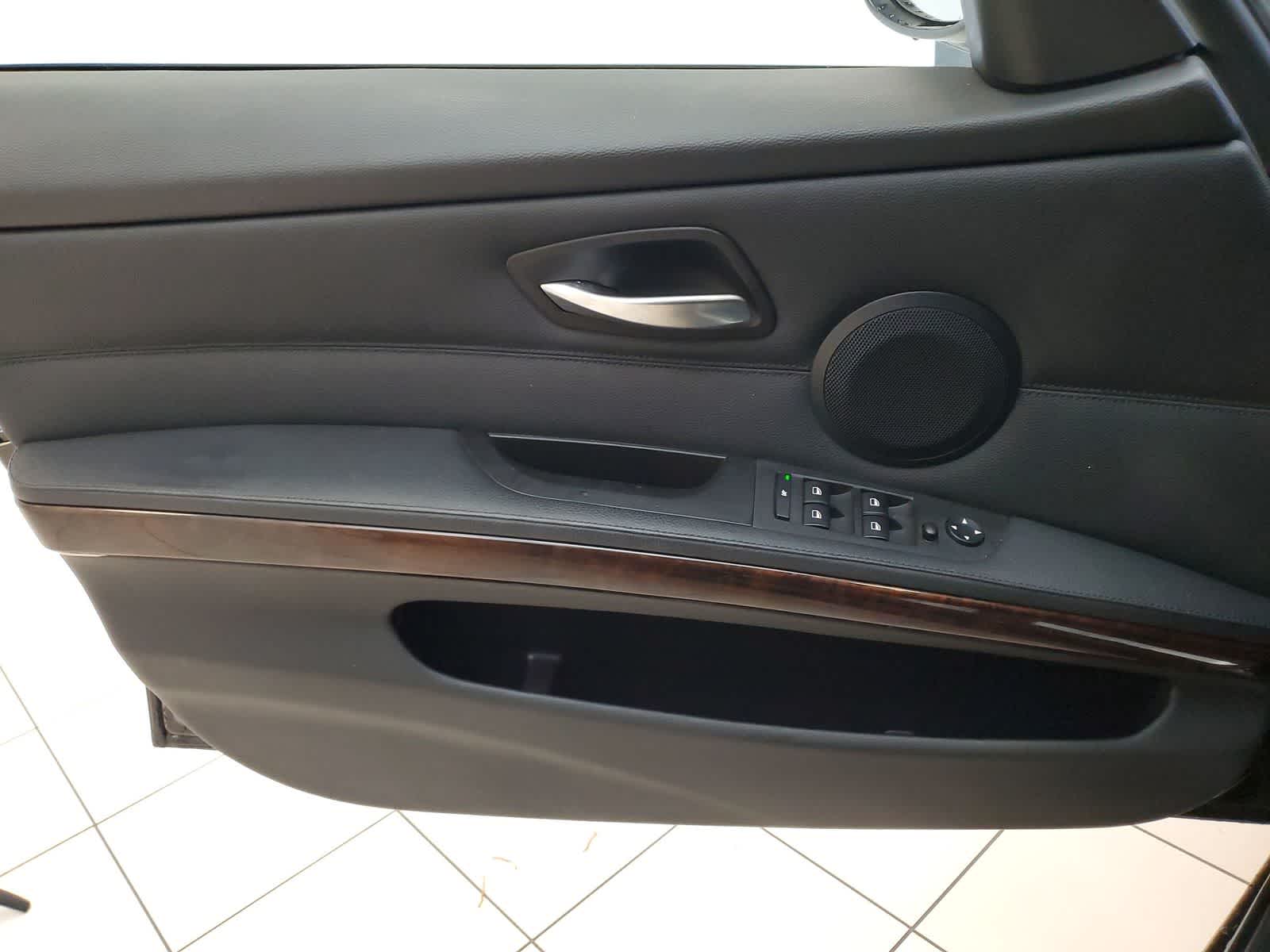 Thumbnail: 2011 BMW 3 Series - 13