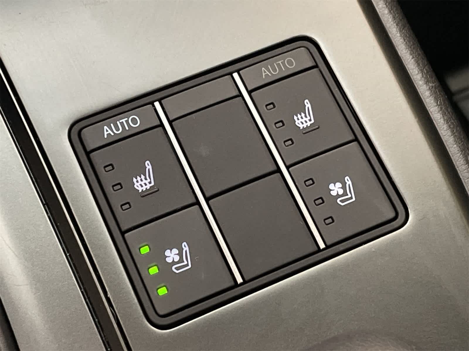 Thumbnail: 2025 Lexus UX - 6